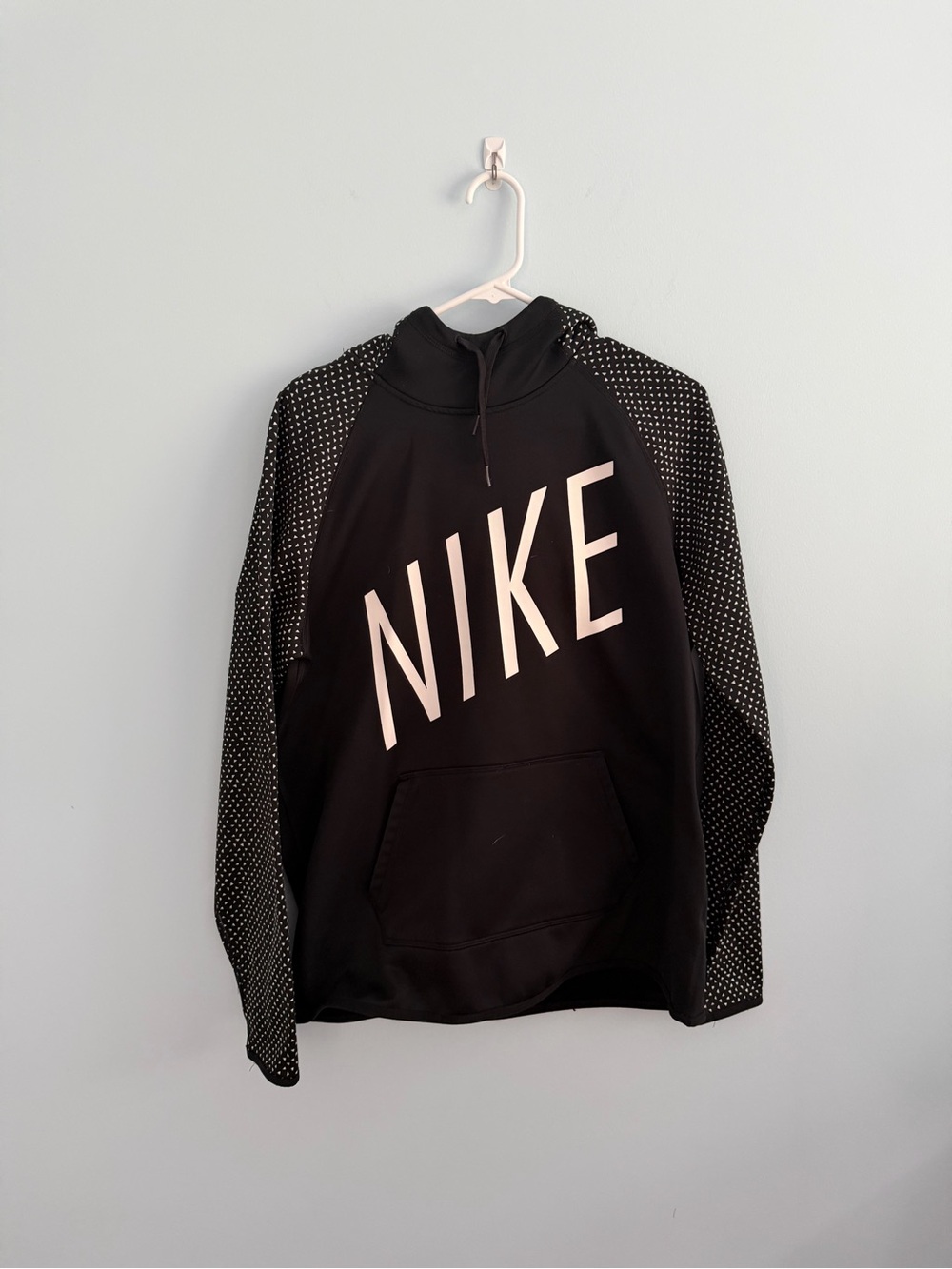 Nike Men’s Black and White Sweatshirt